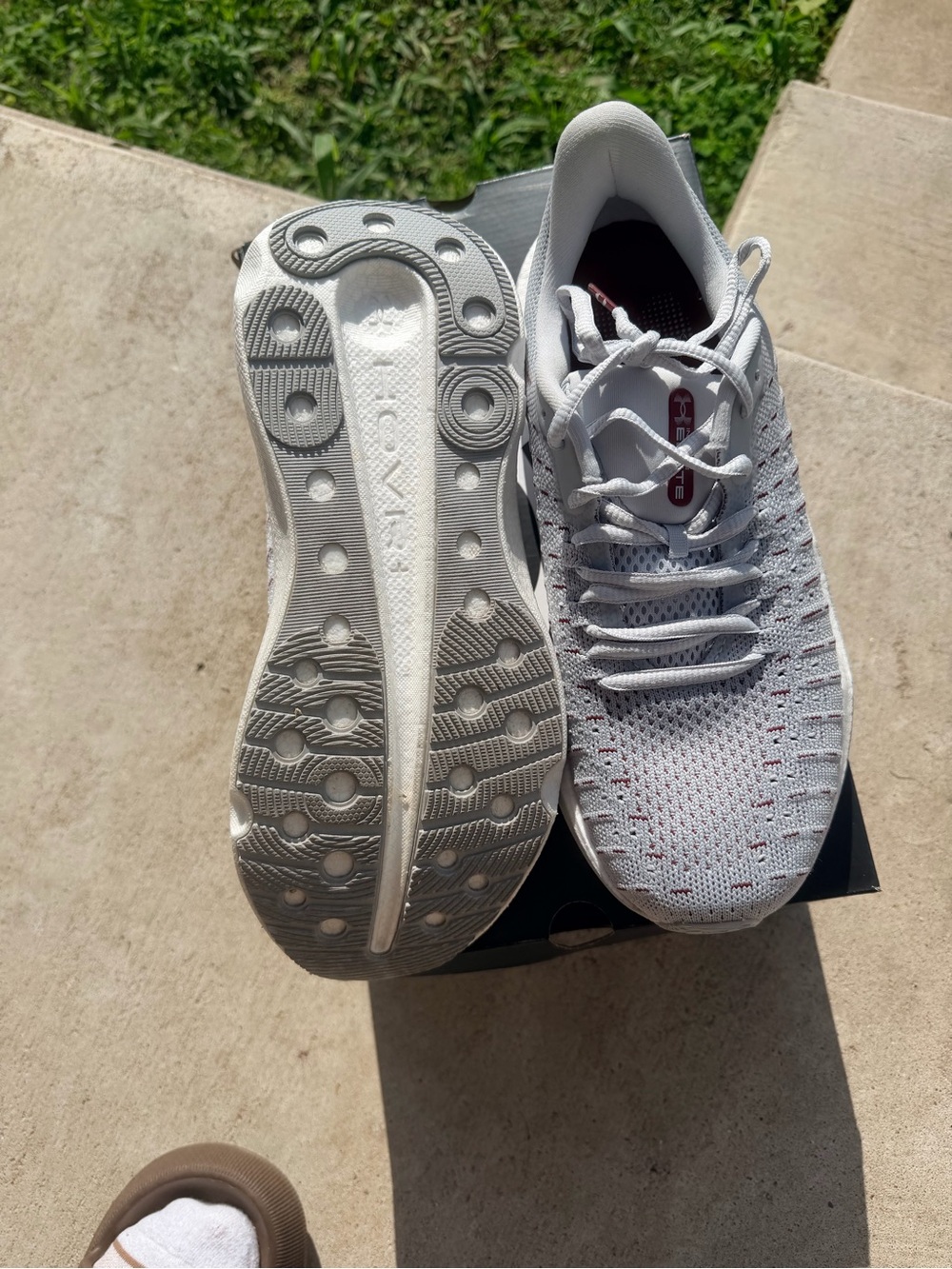 Under Armour Light Gray and Maroon Performance Running Shoe - Picture 4 of 7